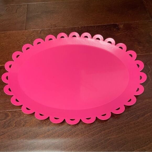 Spritz Bright Pink Doily Scalloped Serving or Vanity Tray - Picture 1 of 10